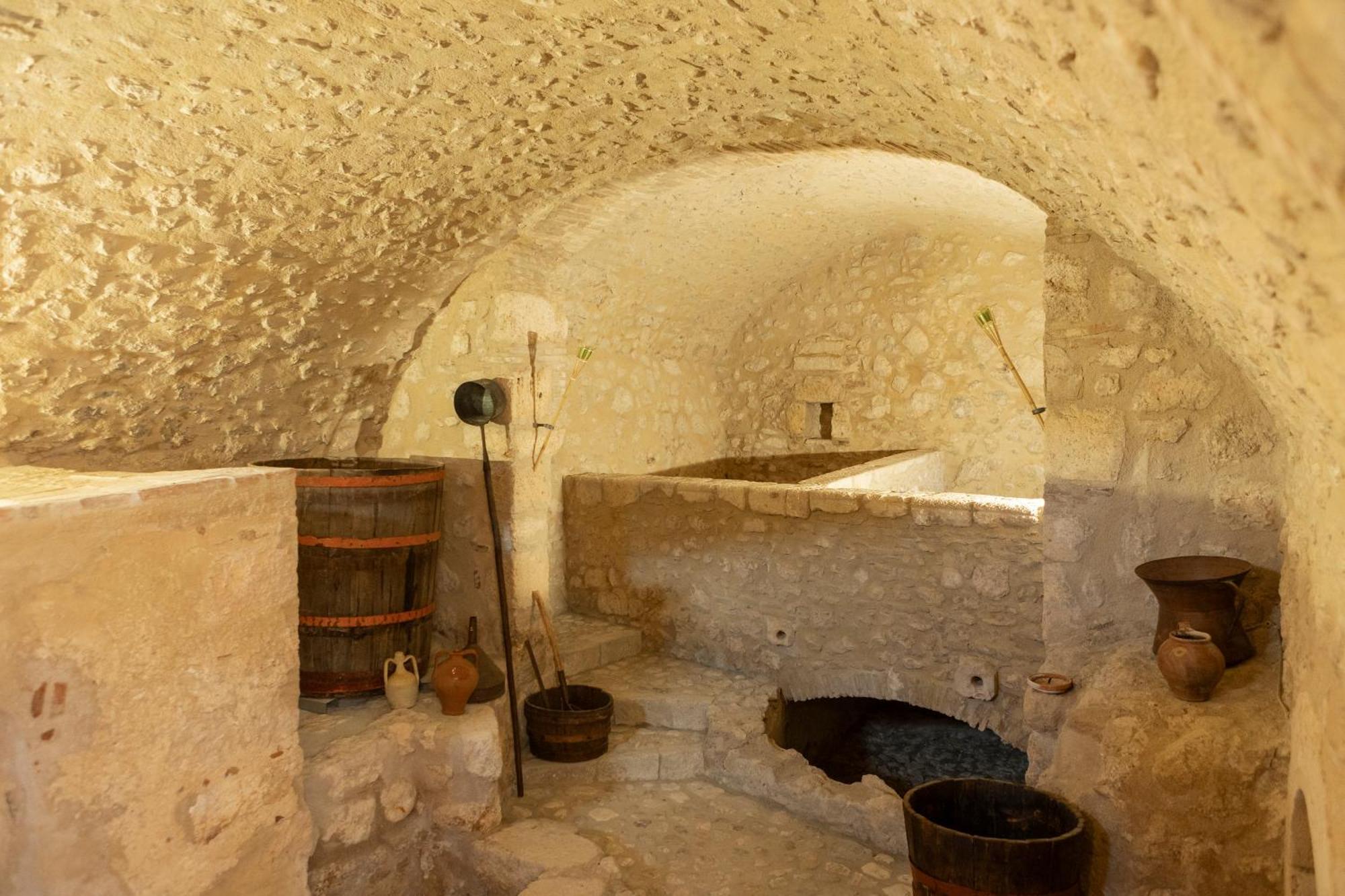Palazzo Pirro Dimora Storica Bed & Breakfast Acciano ภายนอก รูปภาพ